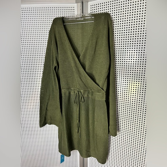 Cupshe Dresses & Skirts - Cupshe Green Dolman Sleeve V-Neck Sweater Dress #59